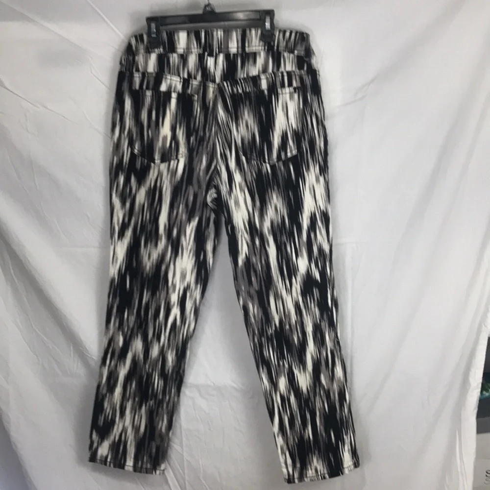 Chico’s Size 6 (Chico’s size 0.5) Five Pocket Ankle Pant